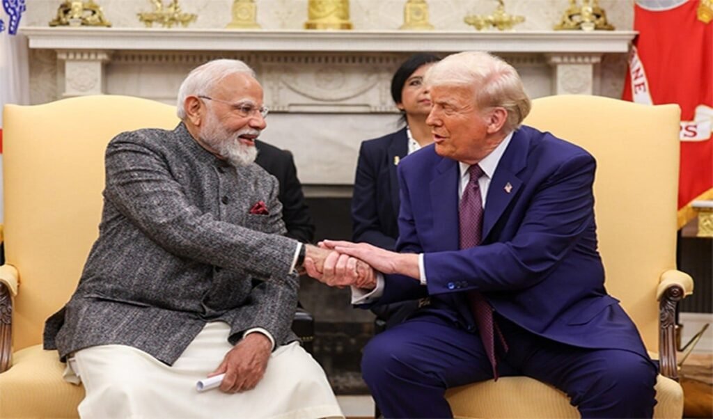 US Election से पहले Donald Trump का बड़ा दांव, बोले- India मुझ पर 100% भरोसा कर सकता है US Election से पहले Donald Trump का बड़ा दांव, बोले- India मुझ पर 100% भरोसा कर सकता है