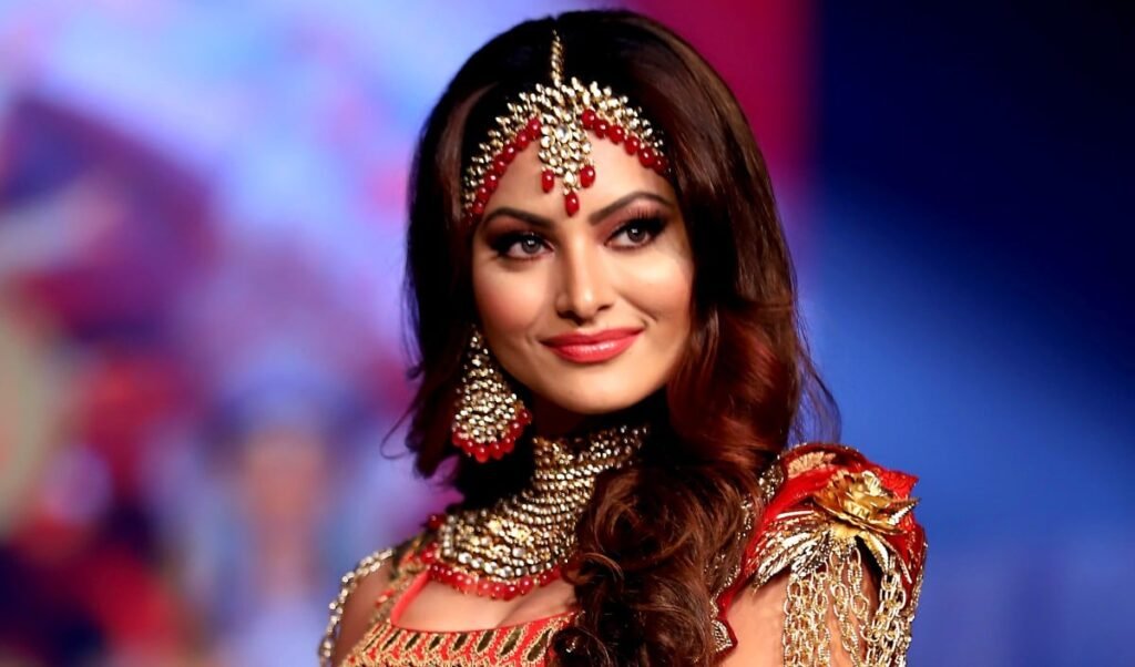 Urvashi Rautela ने Dabidi Dibidi विवाद पर तोड़ी चुप्पी, Nandamuri Balakrishna को बताया 'बेहद बचकाना'