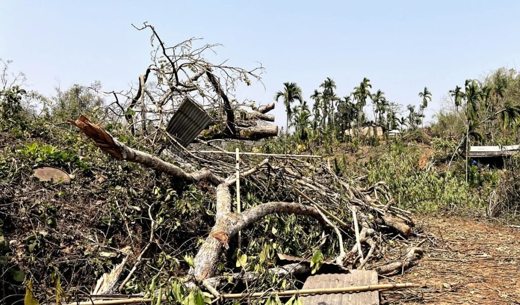 Uttar Pradesh Heavy Storm | उत्तर प्रदेश में कुदरत का कहर! आंधी-तूफान और बारिश ने ली 111 जानें, सीएम योगी ने राहत कार्यों के लिए झोंकी ताकत