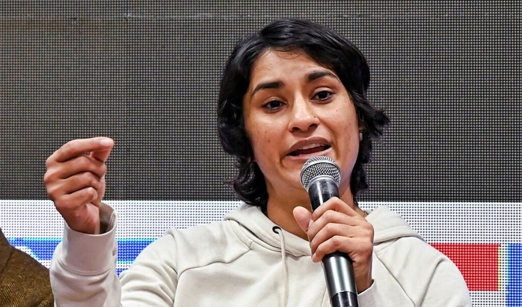 Vinesh Phogat की WFI को खुली चुनौती, बोलीं- 'क्या हार मानकर संन्यास ले लूं?' Vinesh Phogat की WFI को खुली चुनौती, बोलीं- 'क्या हार मानकर संन्यास ले लूं?'