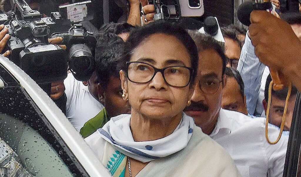 West Bengal Election Result 2026 | ‘पूरी रात जागे, स्ट्रॉन्ग रूम की रखवाली की’- नतीजों से पहले ममता बनर्जी का बड़ा संदेश