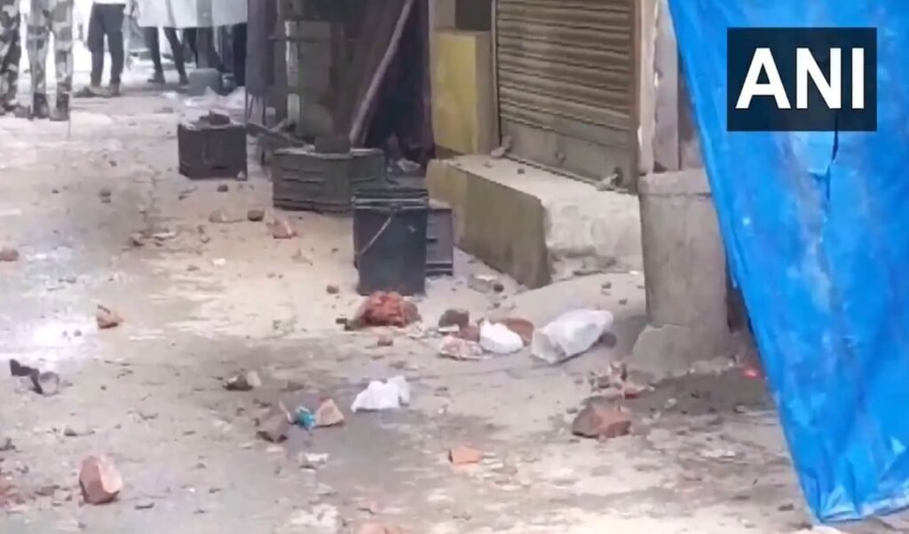 West Bengal Violence: हावड़ा के शिबपुर में कई बम धमाके, BJP नेता को बनाया निशाना