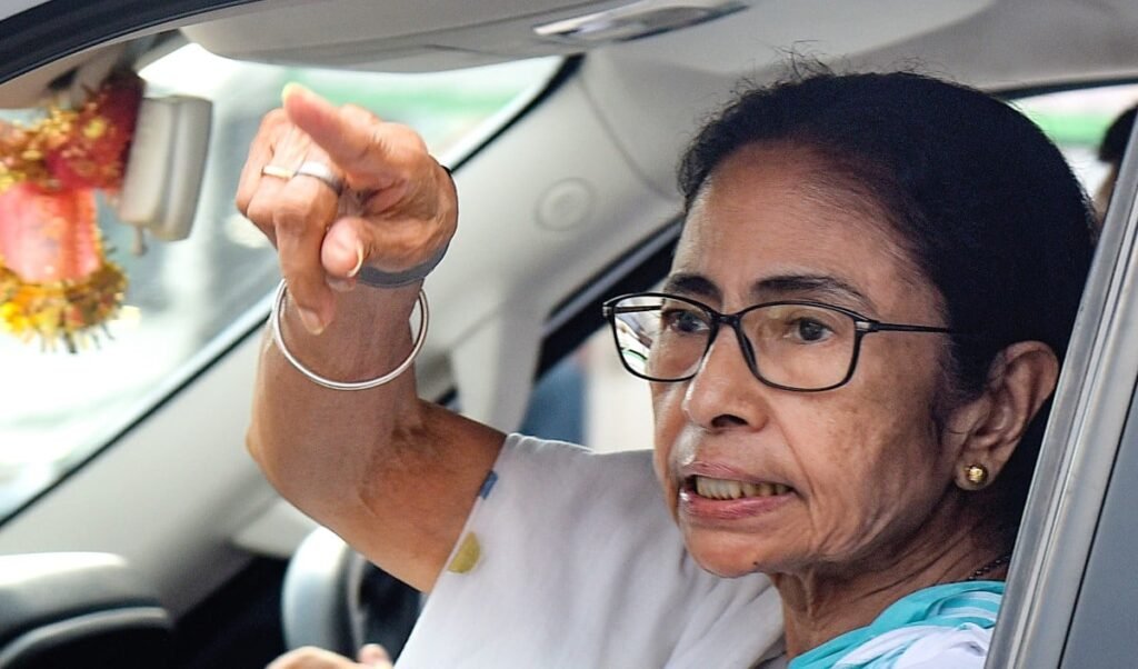 West Bengal में बड़ा सियासी उलटफेर! अपने ही वार्ड में हारीं Mamata Banerjee, Suvendu Adhikari ने पूरा किया अमित शाह का ‘वादा’ West Bengal में बड़ा सियासी उलटफेर! अपने ही वार्ड में हारीं Mamata Banerjee, Suvendu Adhikari ने पूरा किया अमित शाह का ‘वादा’
