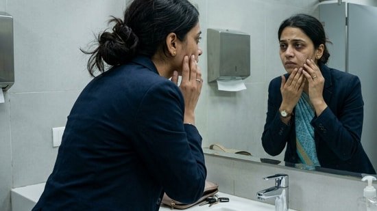 Why does your face look dull after work? Know what ‘office air’ does to your skin Why does your face look dull after work? Know what ‘office air’ does to your skin