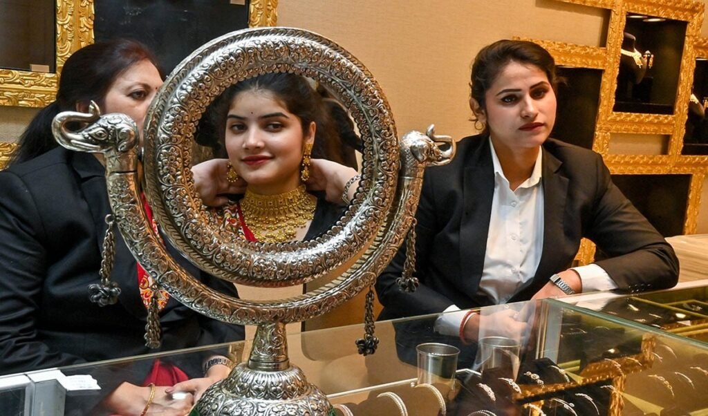 all jewelers have launched a new scheme do not sell your old gold exchange it
