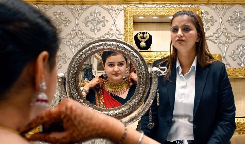 pc jeweller posts massive 61 percent surge in profits earns net profit of 152 crore in q4