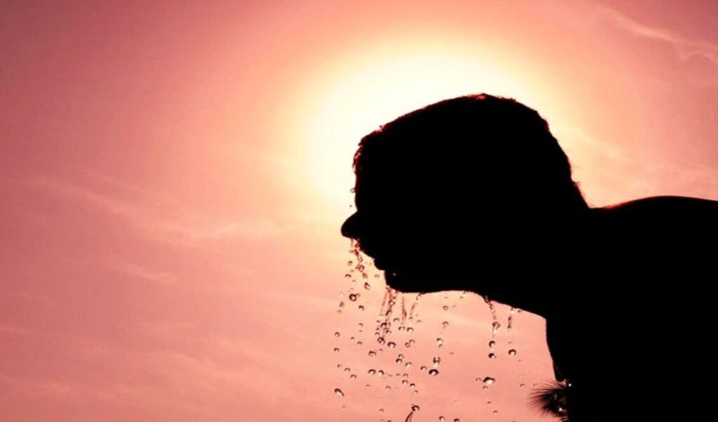 sky blazing follow these essential health tips to avoid heatstroke and dehydration
