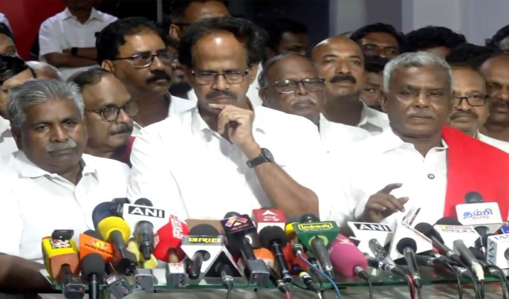 अगर BJP से हाथ मिलाया तो…CPI और CPI(M) ने विजय को समर्थन के साथ दिया सख्त मैसेज