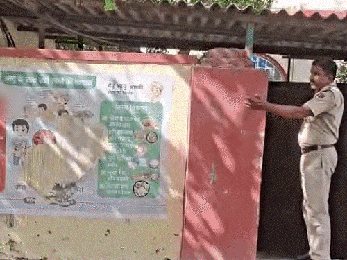 अजमेर में IAS की प्री-एग्जाम में गुपचुप तरीके से एंट्री:कैंडिडेट को सेंटर के छोटे गेट से अंदर भेजा, ADM बोलीं- ये गलत, कार्रवाई होगी अजमेर में IAS की प्री-एग्जाम में गुपचुप तरीके से एंट्री:कैंडिडेट को सेंटर के छोटे गेट से अंदर भेजा, ADM बोलीं- ये गलत, कार्रवाई होगी