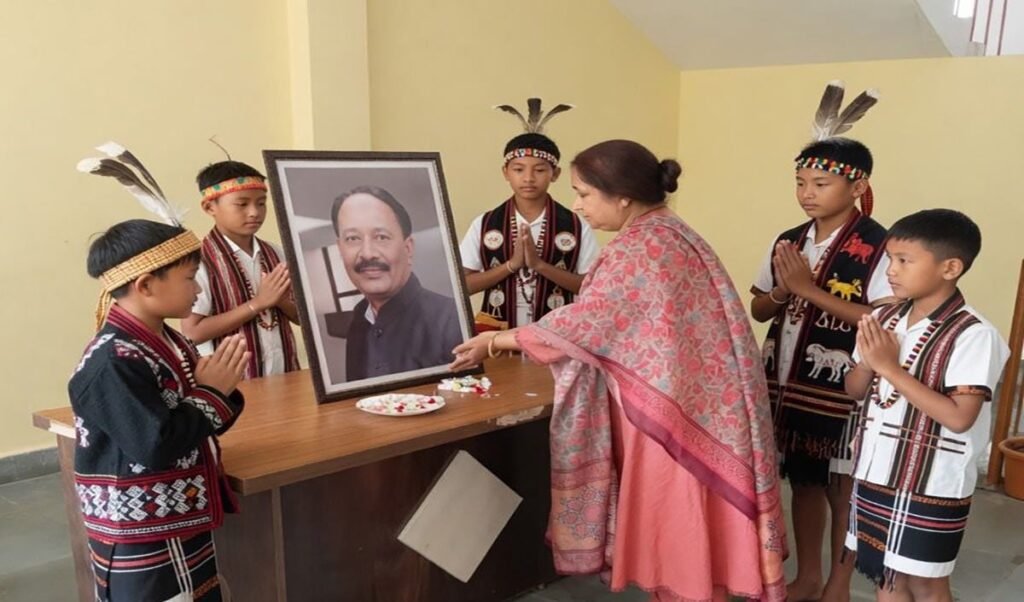 अजातशत्रु जनरल खंडूरी ने जनजातीय बच्चों को संरक्षण दियाः तरुण विजय अजातशत्रु जनरल खंडूरी ने जनजातीय बच्चों को संरक्षण दियाः तरुण विजय