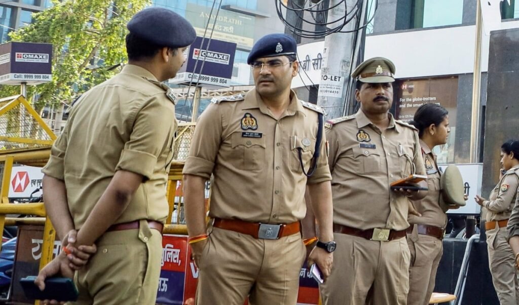 अमेठी में समाजवादी पार्टी के विधायक के आवास पर हंगामा, 10 नामजद समेत 34 लोगों पर मुकदमा दर्ज अमेठी में समाजवादी पार्टी के विधायक के आवास पर हंगामा, 10 नामजद समेत 34 लोगों पर मुकदमा दर्ज