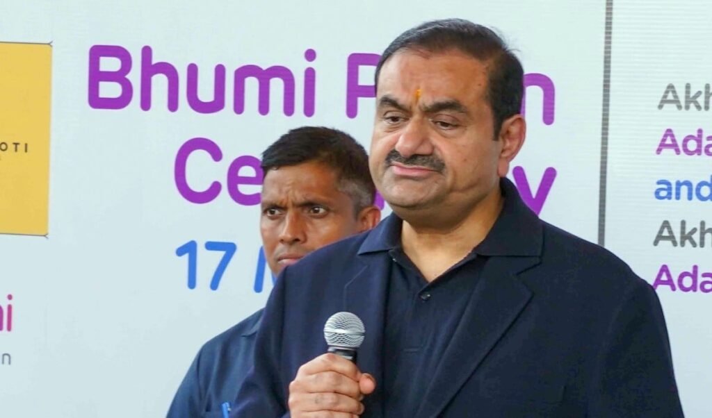 अमेरिकी कानूनी चुनौतियों से आगे बढ़े गौतम अडानी, अब एआई इंफ्रास्ट्रक्चर पर फोकस अमेरिकी कानूनी चुनौतियों से आगे बढ़े गौतम अडानी, अब एआई इंफ्रास्ट्रक्चर पर फोकस