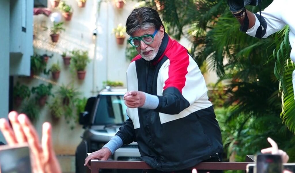 अस्पताल में भर्ती होने की अफवाहों पर लगा विराम! 'जलसा' के बाहर प्रशंसकों से मिले Amitabh Bachchan, जारी रखी 'दर्शन' की परंपरा अस्पताल में भर्ती होने की अफवाहों पर लगा विराम! 'जलसा' के बाहर प्रशंसकों से मिले Amitabh Bachchan, जारी रखी 'दर्शन' की परंपरा