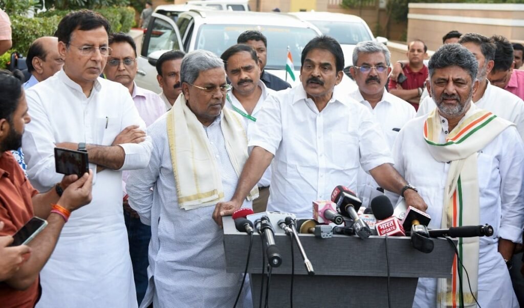 कर्नाटक में CM बदलने की अटकलों को Congress ने किया खारिज, KC Venugopal बोले- सच्चाई नहीं कर्नाटक में CM बदलने की अटकलों को Congress ने किया खारिज, KC Venugopal बोले- सच्चाई नहीं