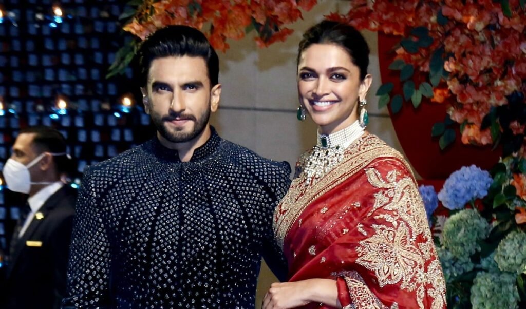 कांतारा' विवाद में कोर्ट का अनोखा आदेश, चामुंडी मंदिर पहुंचे अभिनेता Ranveer Singh, देवी के सामने टेका माथा कांतारा' विवाद में कोर्ट का अनोखा आदेश, चामुंडी मंदिर पहुंचे अभिनेता Ranveer Singh, देवी के सामने टेका माथा