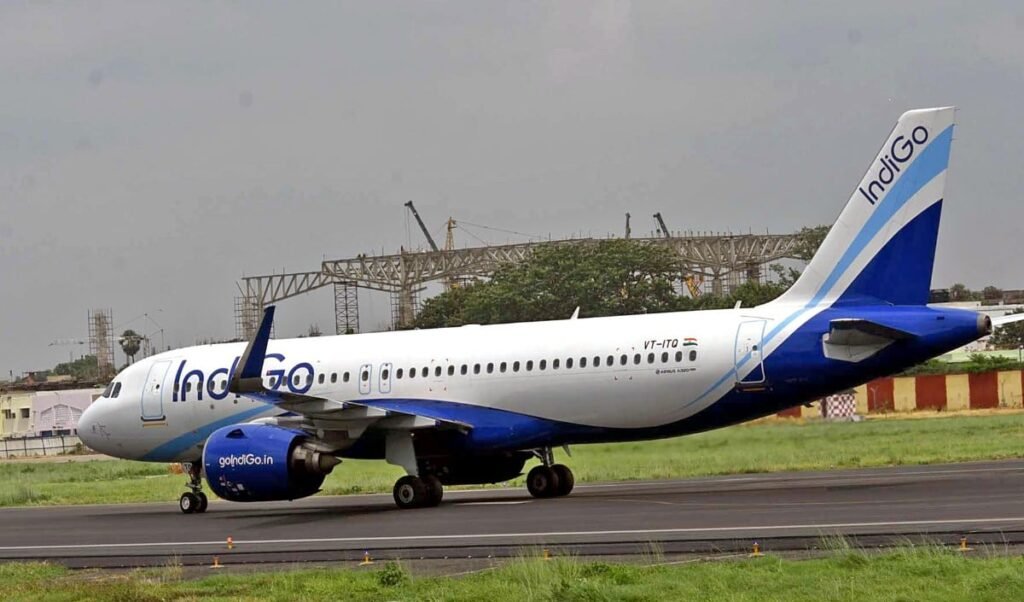 चंडीगढ़ एयरपोर्ट पर इंडिगो फ़्लाइट में हड़कंप! पावर बैंक फटने से लगी आग, इमरजेंसी एग्ज़िट से कूदे यात्री