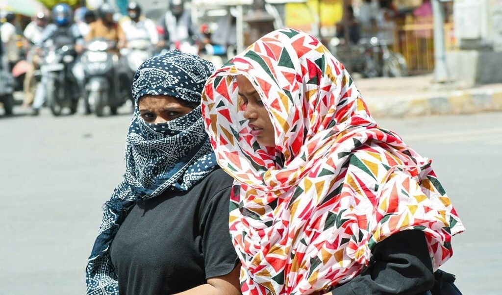 देशभर में आग उगल रहा आसमान, Severe Heatwave ने बढ़ाया Heat Stroke का खतरा, रात में भी पड़ रही भयंकर गर्मी, जीना हुआ मुहाल