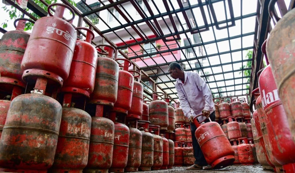 भारत के Energy Sector पर बड़ा असर, West Asia संकट से LPG Import घटा, खपत में 16% की कमी
