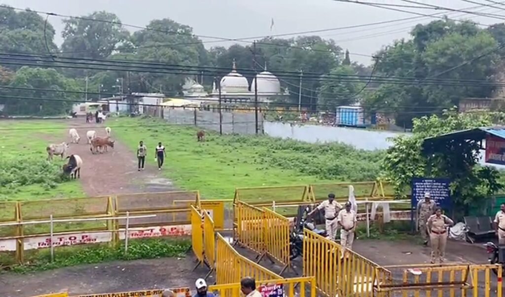 भोजशाला में गूंजे शंख और हनुमान चालीसा… हाई कोर्ट के फैसले के बाद भक्तों ने की विशेष पूजा-आरती