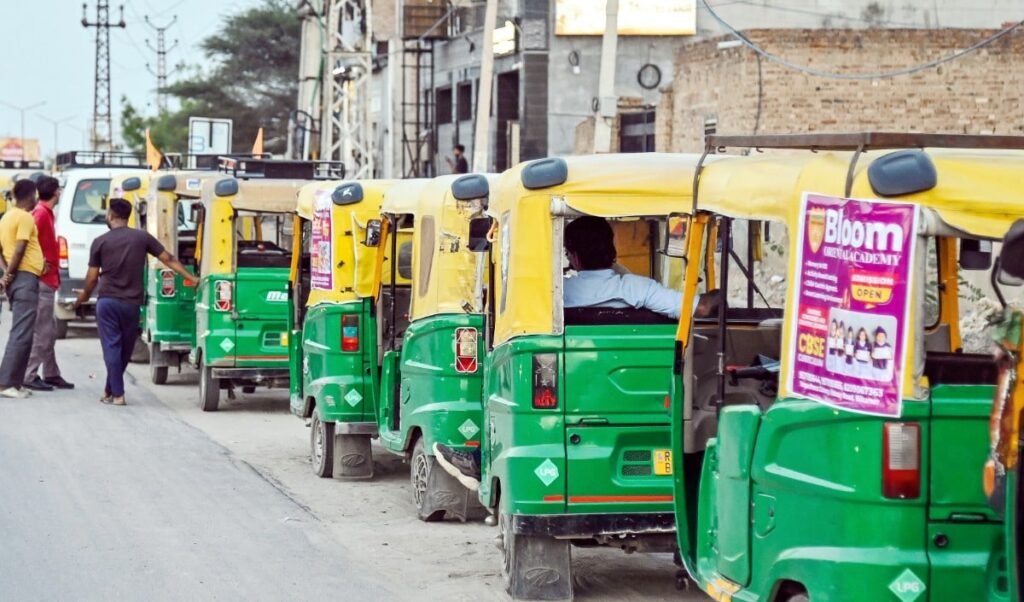 मुंबईकरों को महंगाई का एक और झटका! CNG ₹2 और PNG 50 पैसे महंगी, जानें नई दरें और जेब पर असर