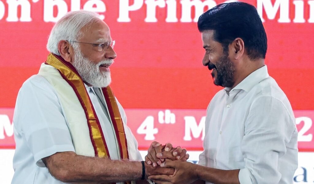 ‘मैं गुजरात की तरह पैसा देने को तैयार, पर तेलंगाना आते-आते आधा हो जाता है’, रेवंत रेड्डी से ऐसा क्यों बोले पीएम मोदी