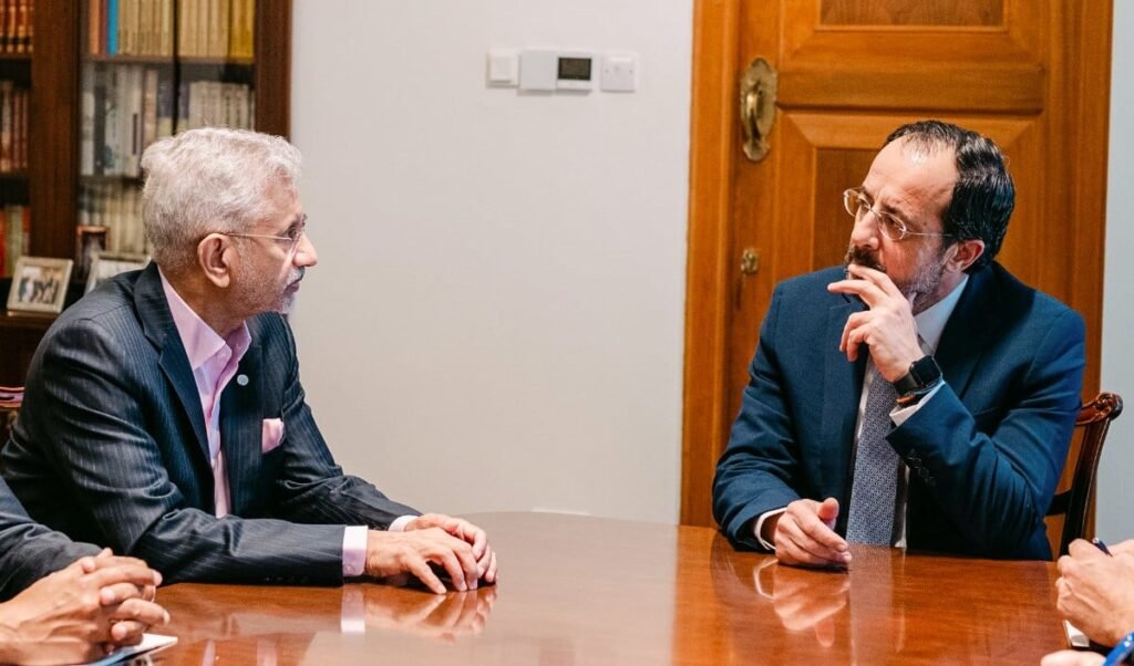 विदेश मंत्री S Jaishankar की Cyprus President से अहम बैठक, West Asia पर हुई गंभीर चर्चा विदेश मंत्री S Jaishankar की Cyprus President से अहम बैठक, West Asia पर हुई गंभीर चर्चा