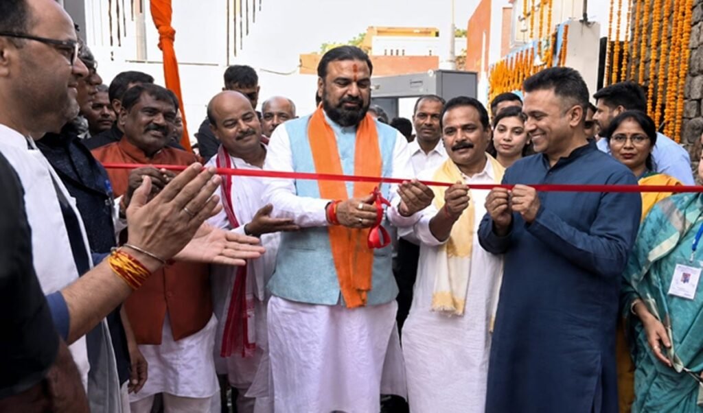 सम्राट चौधरी ने बक्सर स्थित रामरेखा घाट पर मल्टीमीडिया, 3डी प्रोजेक्शन मैपिंग, डायनेमिक लाइटिंग शो का उद्घाटन किया सम्राट चौधरी ने बक्सर स्थित रामरेखा घाट पर मल्टीमीडिया, 3डी प्रोजेक्शन मैपिंग, डायनेमिक लाइटिंग शो का उद्घाटन किया