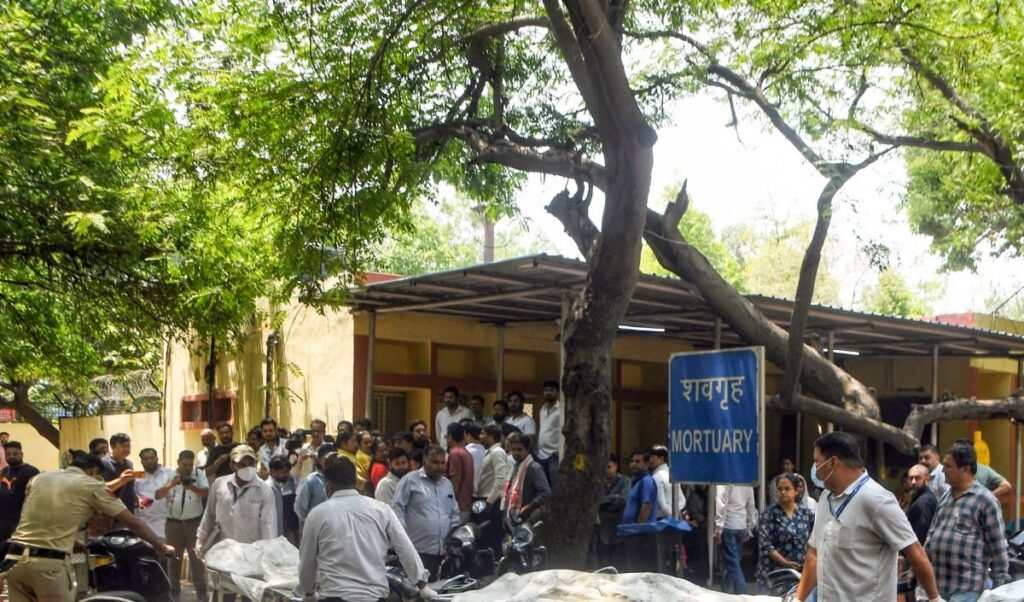 साहिबाबाद औद्योगिक क्षेत्र में दर्दनाक हादसा: कंप्रेसर फटने से दो मजदूरों की मौत, एक गंभीर