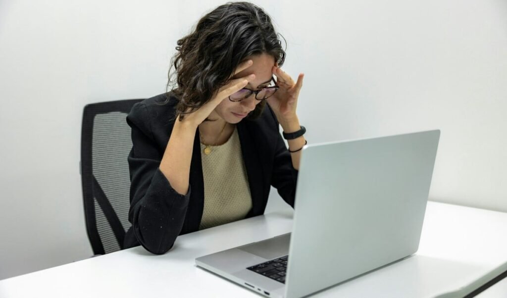हर छोटी बात पर बढ़ जाता है तनाव? ये 7 माइंड ट्रिक्स मिनटों में देंगी सुकून हर छोटी बात पर बढ़ जाता है तनाव? ये 7 माइंड ट्रिक्स मिनटों में देंगी सुकून
