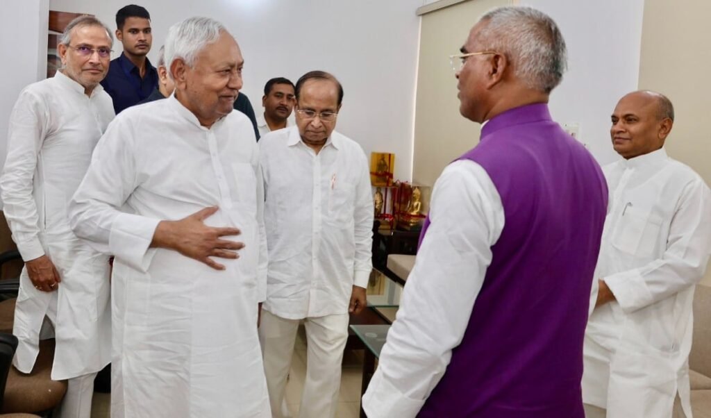 4 साल बाद Nitish से मिले RCP Singh, क्या JD(U) में होगी उनकी वापसी?