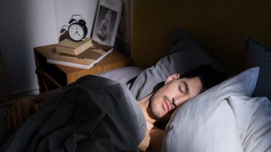 AIIMS-trained gastroenterologist reveals 10 habits to help sleep better: Explains why shower before bed helps AIIMS-trained gastroenterologist reveals 10 habits to help sleep better: Explains why shower before bed helps