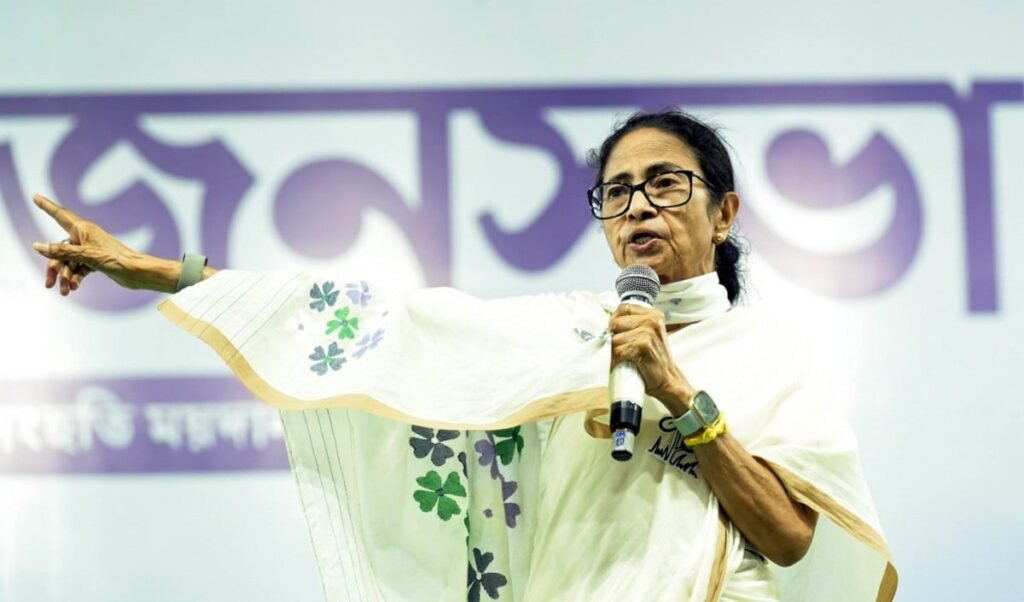Anti-Party Activities पर TMC का एक्शन, Mamata Banerjee ने Firhad Hakim समेत 8 नेताओं को पार्टी से निकाला Anti-Party Activities पर TMC का एक्शन, Mamata Banerjee ने Firhad Hakim समेत 8 नेताओं को पार्टी से निकाला