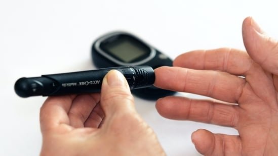 Are you taking your blood sugar reading correctly? Diabetologist shares 3 mistakes to avoid: ‘Never squeeze the finger’ Are you taking your blood sugar reading correctly? Diabetologist shares 3 mistakes to avoid: ‘Never squeeze the finger’