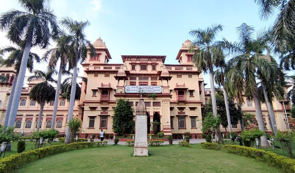 BHU Sarkari Naukri: भारत कला भवन में Group B, C पदों पर निकली Vacancy, जल्द करें ऑनलाइन अप्लाई