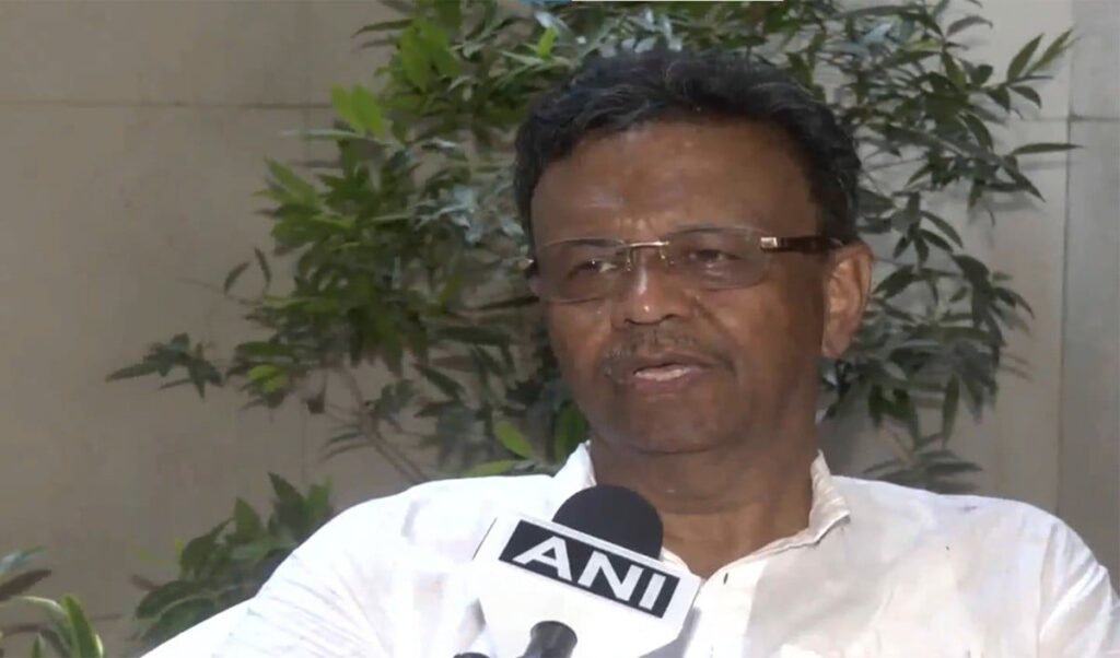 Bengal Politics: ममता के करीबी Firhad Hakim की बागी नेता से मुलाकात, TMC में बड़े ‘खेला’ के संकेत? Bengal Politics: ममता के करीबी Firhad Hakim की बागी नेता से मुलाकात, TMC में बड़े ‘खेला’ के संकेत?