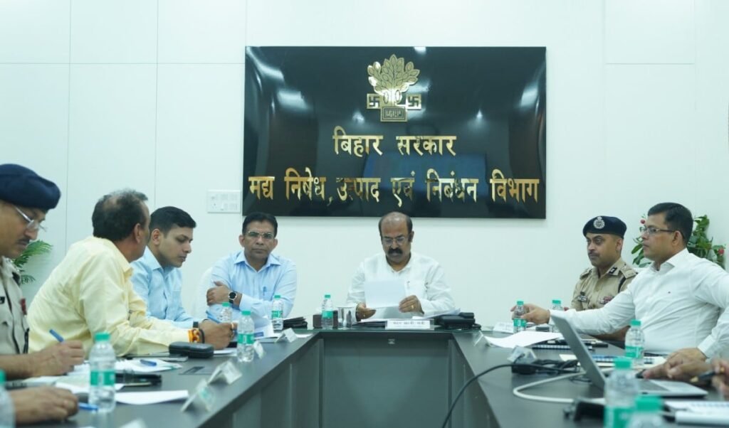 Bihar Liquor Ban: Minister ने बुलाई High Level Meeting, शराब माफियाओं पर सख्त एक्शन का आदेश Bihar Liquor Ban: Minister ने बुलाई High Level Meeting, शराब माफियाओं पर सख्त एक्शन का आदेश