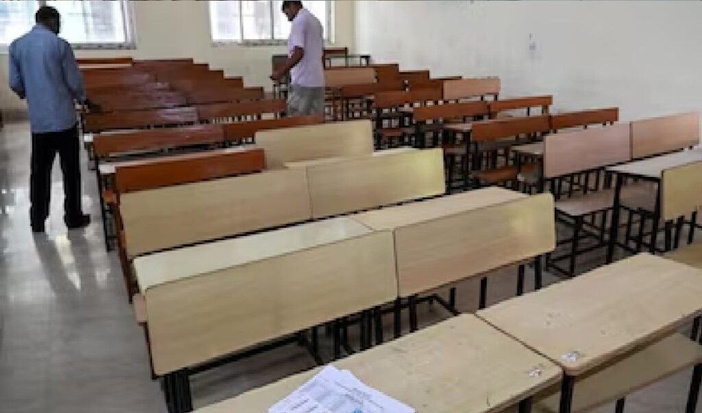 Bihar में NEET Re-Test के दौरान ‘मुन्नाभाई’ गैंग का भंडाफोड़, Medical Students समेत 24 अरेस्ट Bihar में NEET Re-Test के दौरान ‘मुन्नाभाई’ गैंग का भंडाफोड़, Medical Students समेत 24 अरेस्ट