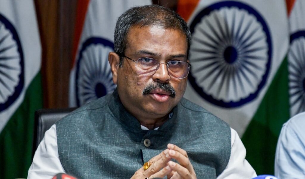 CBSE OSM Portal Controversy | केंद्र ने COEMPT को कॉन्ट्रैक्ट देने पर बोर्ड से मांगी रिपोर्ट, जांच के घेरे में ‘ब्लैकलिस्ट’ क्लॉज का हटना CBSE OSM Portal Controversy | केंद्र ने COEMPT को कॉन्ट्रैक्ट देने पर बोर्ड से मांगी रिपोर्ट, जांच के घेरे में ‘ब्लैकलिस्ट’ क्लॉज का हटना