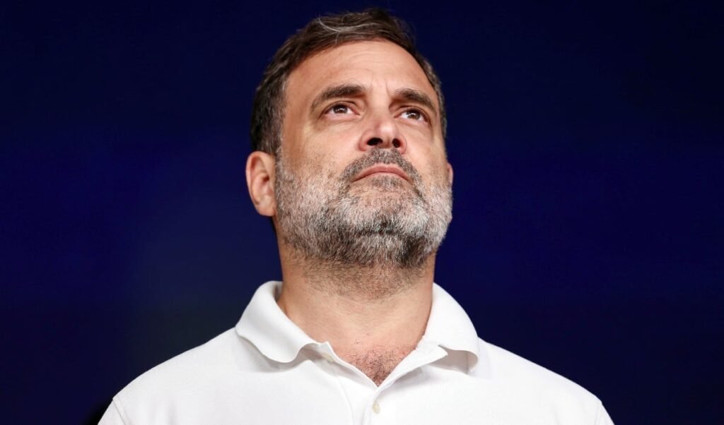 CBSE Scam का पर्दाफाश करने वाले छात्रों से मिले Rahul Gandhi, PM Modi पर कसा तंज CBSE Scam का पर्दाफाश करने वाले छात्रों से मिले Rahul Gandhi, PM Modi पर कसा तंज