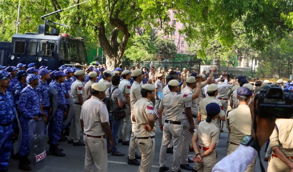 CJP Jantar Mantar Protest | जंतर-मंतर पर ‘कॉकरोच जनता पार्टी’ का महाजुटाव! धर्मेंद्र प्रधान के इस्तीफे की मांग, सुरक्षा के कड़े इंतजाम