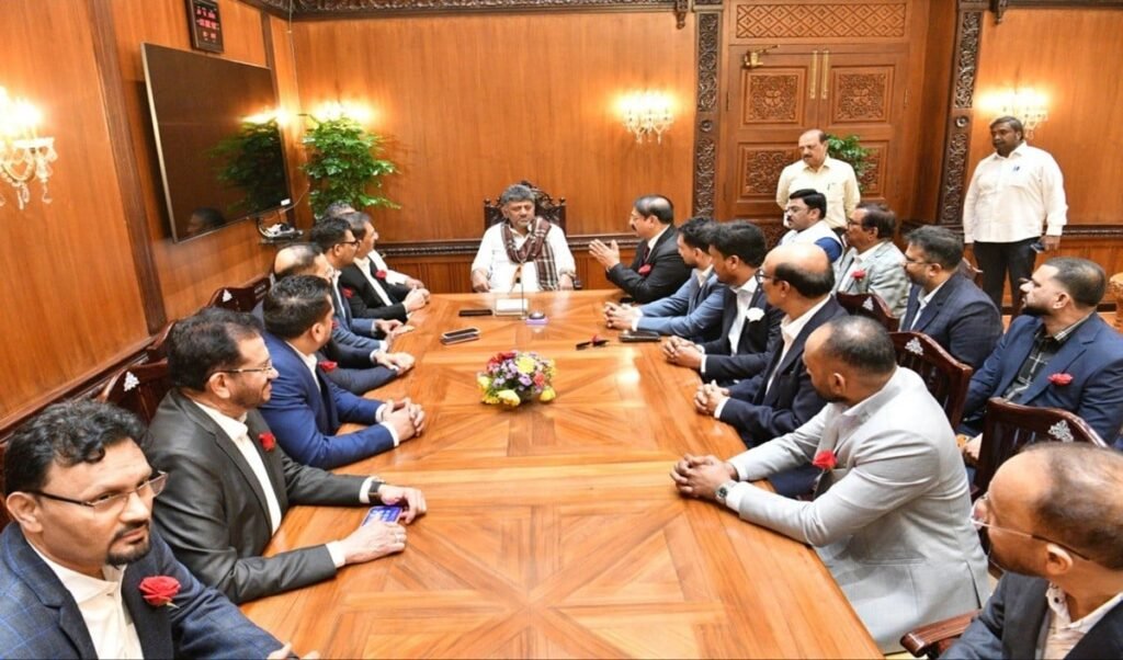 CM DK Shivakumar ने Global NRKs से माँगी मदद, Karnataka के विकास में देंगे योगदान! CM DK Shivakumar ने Global NRKs से माँगी मदद, Karnataka के विकास में देंगे योगदान!