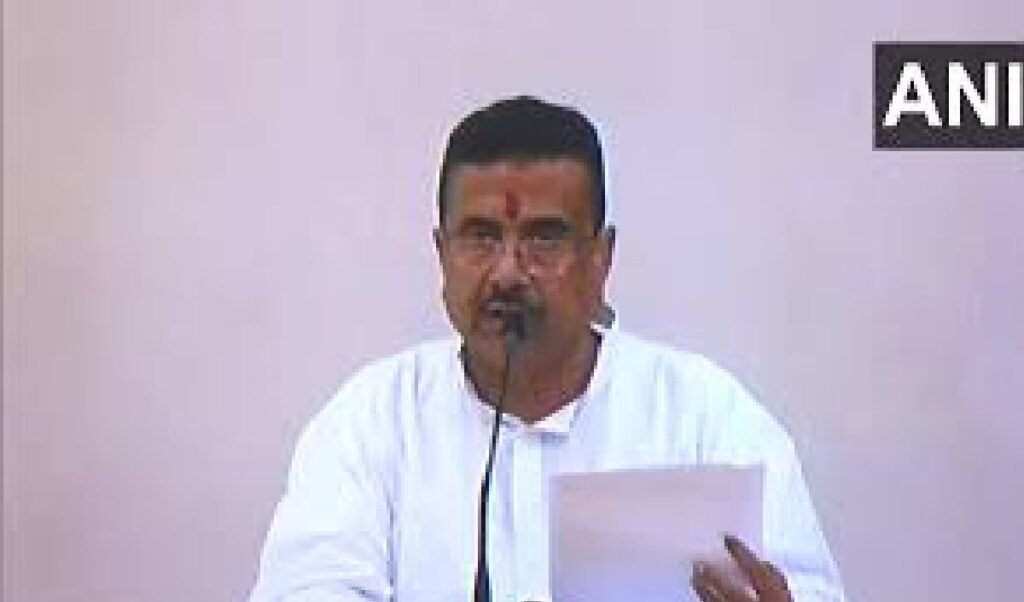 CM Suvendu Adhikari ने रखा Home, Swapan Dasgupta को मिला वित्त विभाग, देखें पूरी लिस्ट CM Suvendu Adhikari ने रखा Home, Swapan Dasgupta को मिला वित्त विभाग, देखें पूरी लिस्ट
