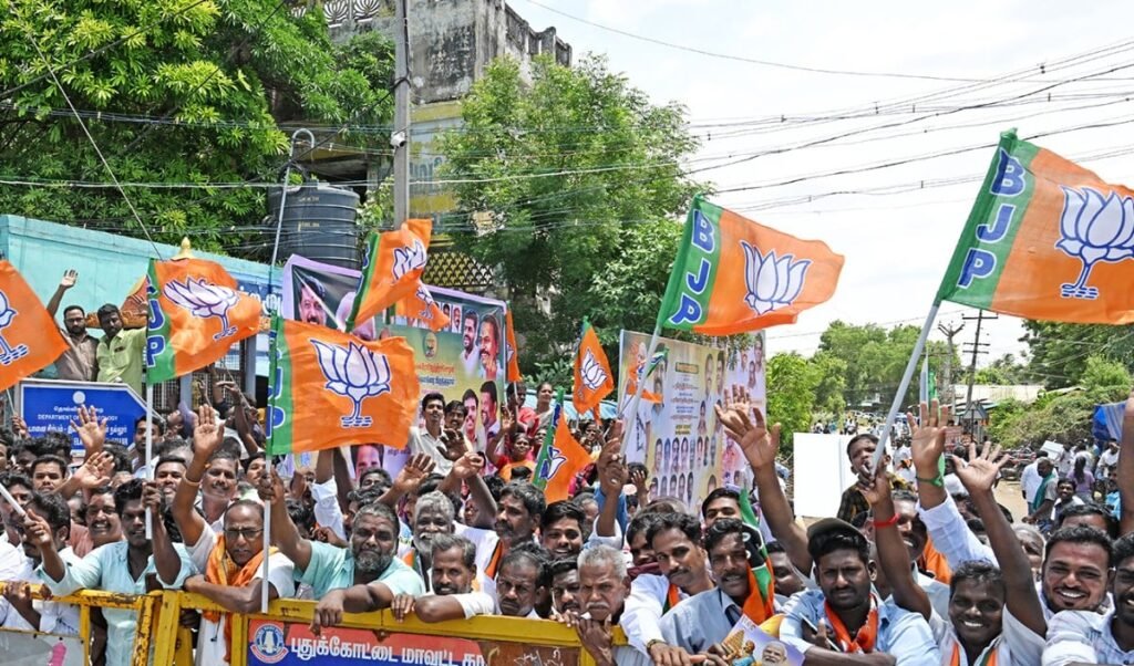 Census से टकराव टालने के लिए BJP का दांव! UP, Goa समेत 4 राज्यों में Early Elections संभव? Census से टकराव टालने के लिए BJP का दांव! UP, Goa समेत 4 राज्यों में Early Elections संभव?