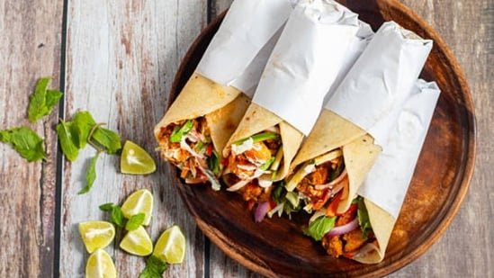 Chef Ranveer Brar’s Healthy Chicken Shawarma Recipe: A High-Protein, Low-Calorie Meal That Supports Weight Loss Chef Ranveer Brar’s Healthy Chicken Shawarma Recipe: A High-Protein, Low-Calorie Meal That Supports Weight Loss