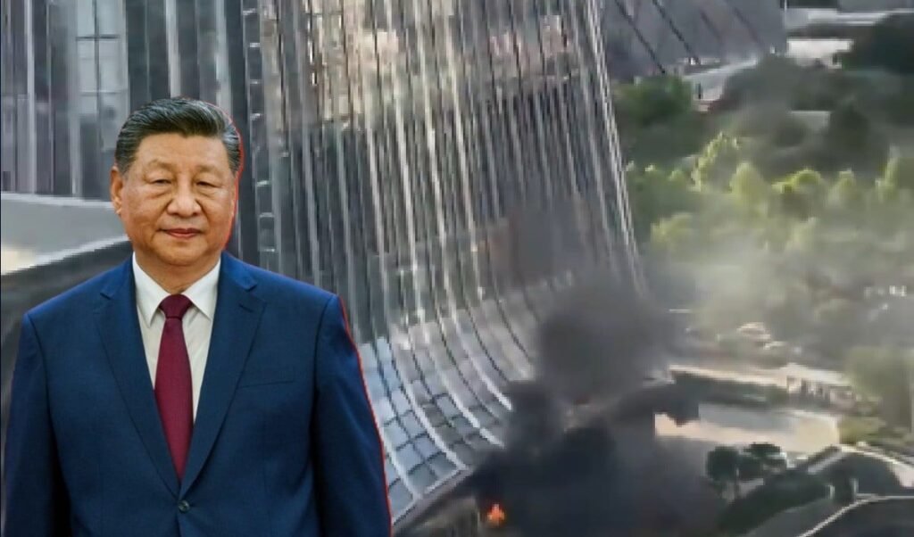 China के 109 मंजिला 'बुर्ज खलीफा' से टकराया विमान, उड़ गए परखच्चे, Video