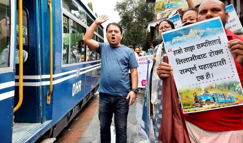 Darjeeling Politics में भूचाल, TMC सहयोगी Anit Thapa का GTA से इस्तीफा, BJP से बढ़ेंगी नजदीकियां? Darjeeling Politics में भूचाल, TMC सहयोगी Anit Thapa का GTA से इस्तीफा, BJP से बढ़ेंगी नजदीकियां?