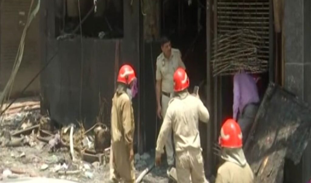 Delhi Fire Tragedy: मौत का ‘होटल’, 6 कमरों की आड़ में चल रहा था 25 का खेल, 21 जिंदगियां खत्म Delhi Fire Tragedy: मौत का ‘होटल’, 6 कमरों की आड़ में चल रहा था 25 का खेल, 21 जिंदगियां खत्म