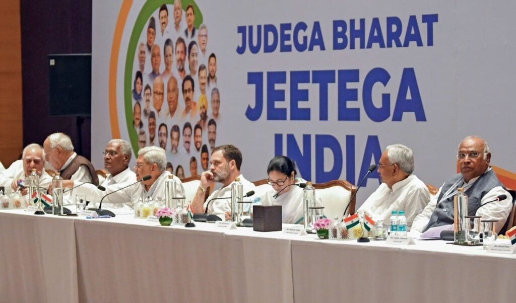 Delhi में INDIA गठबंधन का शक्ति प्रदर्शन, 23 दल साथ लेकिन Kejriwal-Stalin ने बढ़ाई टेंशन Delhi में INDIA गठबंधन का शक्ति प्रदर्शन, 23 दल साथ लेकिन Kejriwal-Stalin ने बढ़ाई टेंशन
