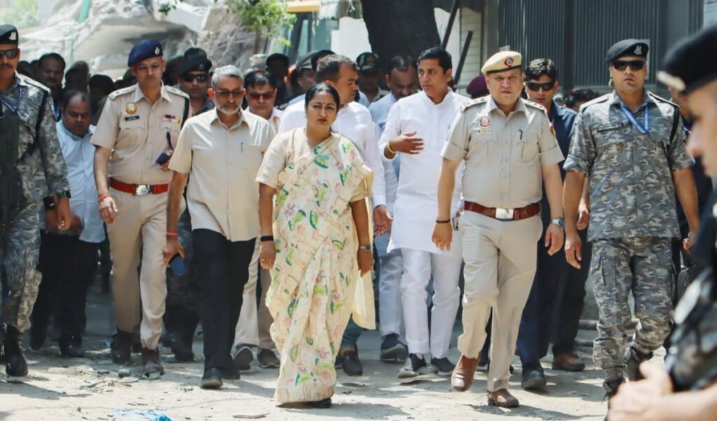 Delhi में Illegal Construction पर CM रेखा गुप्ता सख्त, Malviya Nagar जैसी घटनाओं पर लगेगी रोक, शुक्रवार को बुलाई High-Level Meeting