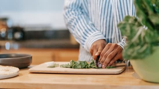 Did you know eating spinach can improve blood flow? Doctor shares 5 daily habits that support healthy circulation Did you know eating spinach can improve blood flow? Doctor shares 5 daily habits that support healthy circulation